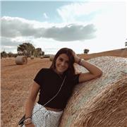 Graduada en Comunicación y ADE, me dedico a la enseñanza de asignaturas de Primaria, ESO y Bachiller Social